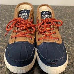 OshKosh Bgosh Tan / Navy Boys Shoes Size 12